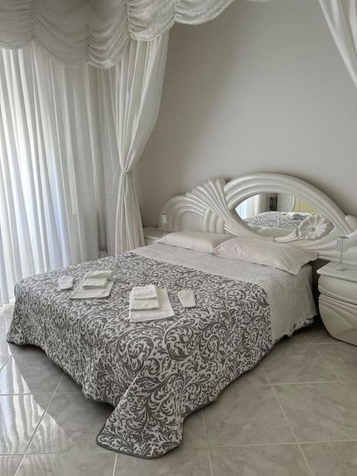 Апартаменти Casa Eleonora: A 5 Min Dal Mare + Free Parking Вентімілья Екстер'єр фото