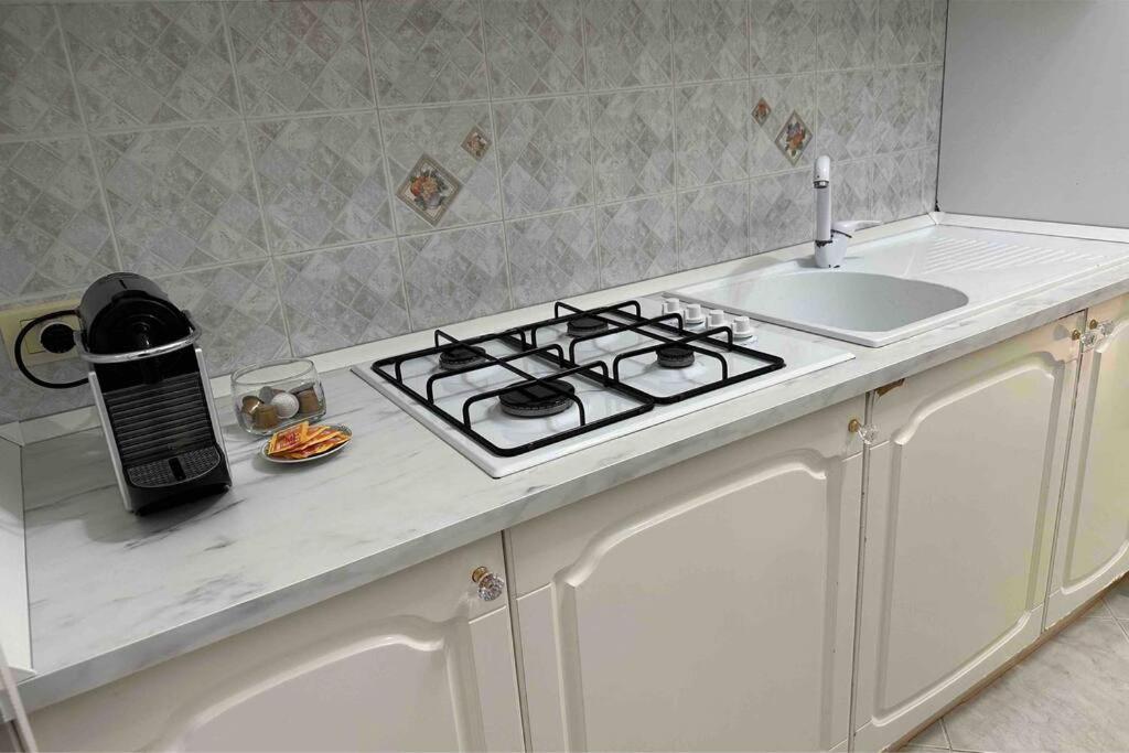 Апартаменти Casa Eleonora: A 5 Min Dal Mare + Free Parking Вентімілья Екстер'єр фото