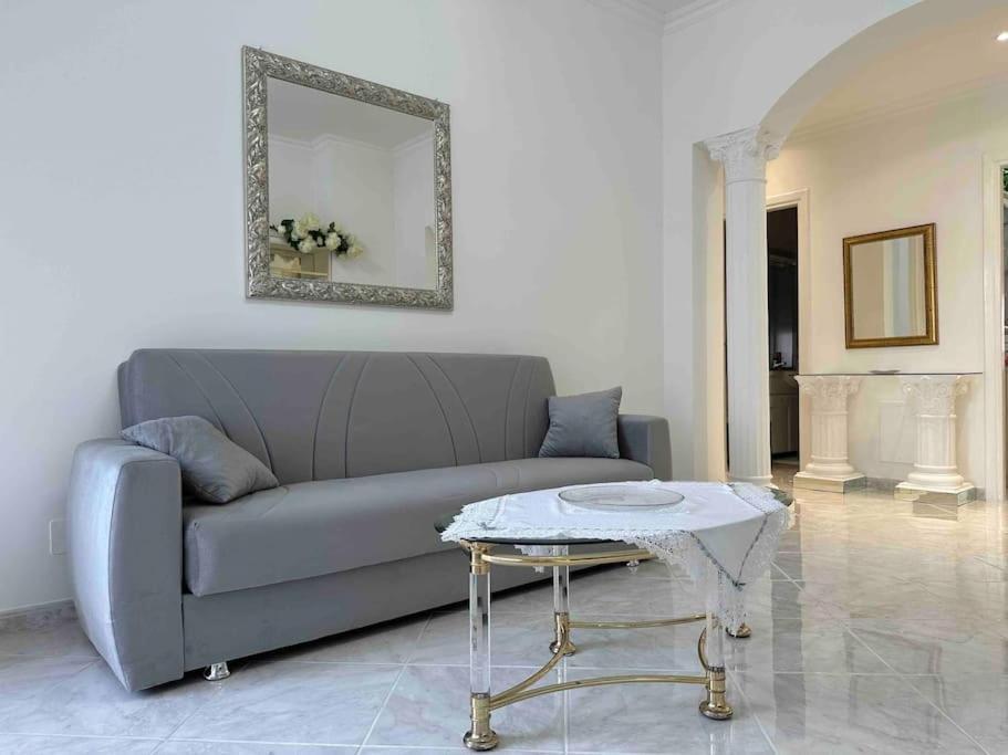 Апартаменти Casa Eleonora: A 5 Min Dal Mare + Free Parking Вентімілья Екстер'єр фото