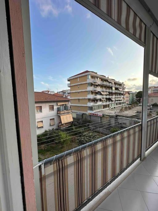 Апартаменти Casa Eleonora: A 5 Min Dal Mare + Free Parking Вентімілья Екстер'єр фото